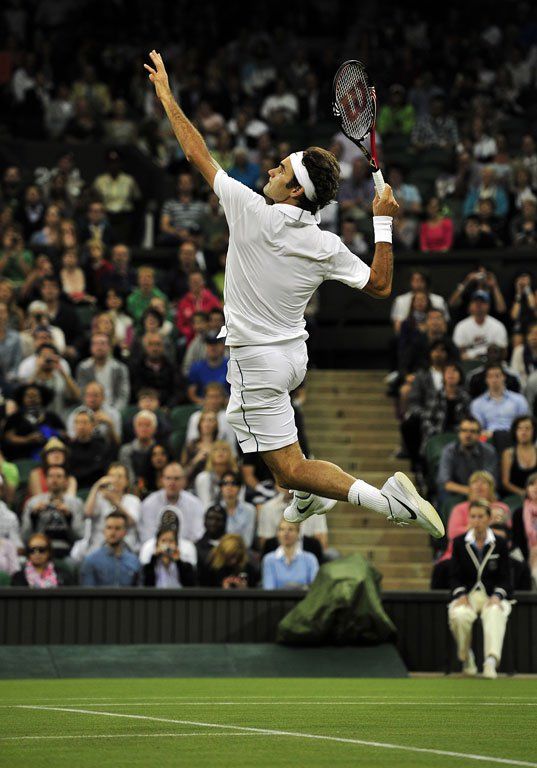 đau nhức khớp gối do chơi tennis nhiều